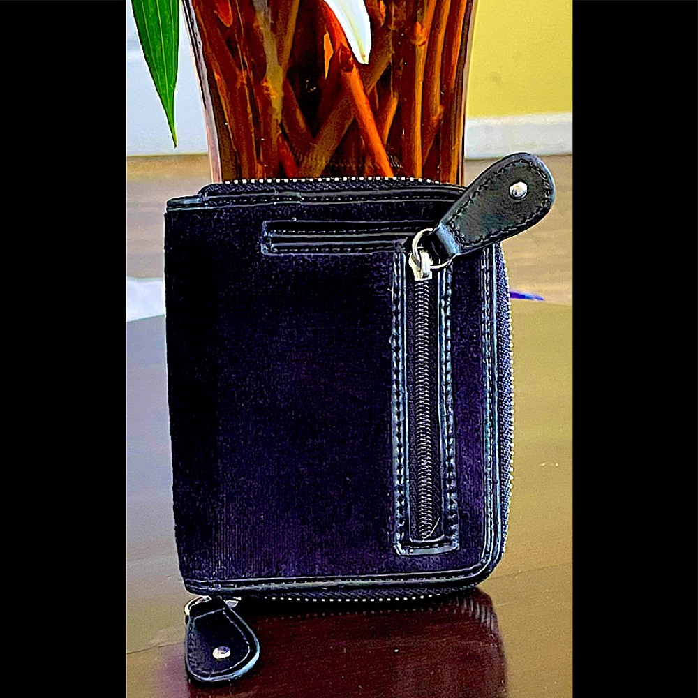 Juicy Couture Black, White, & Pink Wallet - Picture 6 of 7